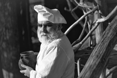 Sakallı cook ile demir çaydanlık