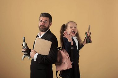 Ev okul ve okul kavramı dön. Kız ve erkek