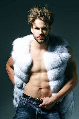 Adam ya da maço kürk yelek kas gövde ile