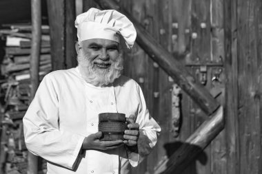 Sakallı cook ile ahşap Kupası