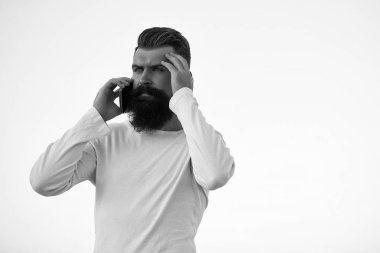 Cep telefonu olan adam.