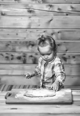 şirin çocuk hamur ve un, yemek tutan metal kalıp