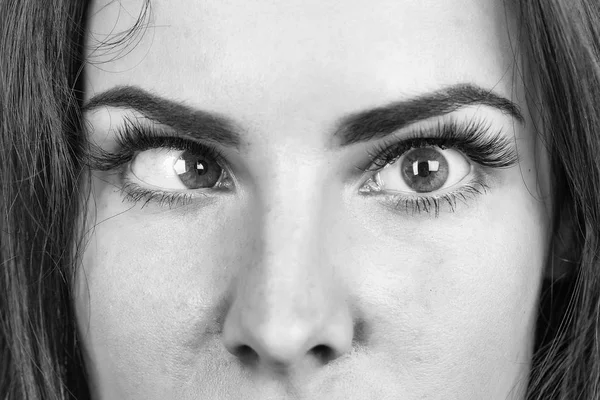 Olhos femininos loucos com estrabismo — Fotografia de Stock