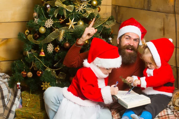 Natale barbuto padre e figli — Foto Stock