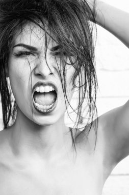 Kırmızı dudaklar ile seksi kadın