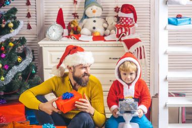 Noel Baba çocuk ve sakallı adam, Noel ağacı.