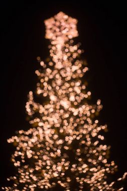 Çelenk dekorasyon ve aydınlatma, arka plan bulanık