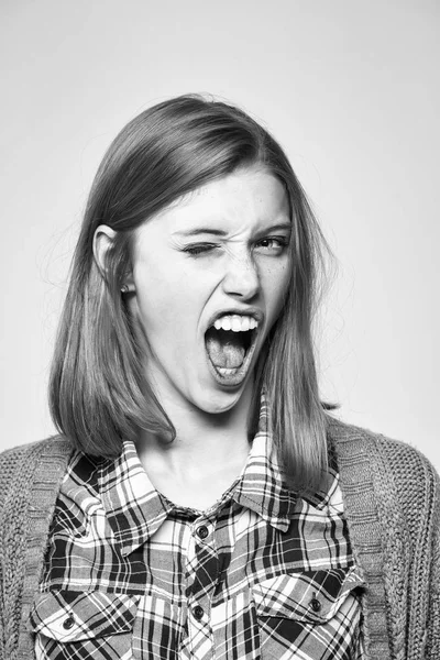 Angry pretty girls shows teeth — Stock Photo, Image