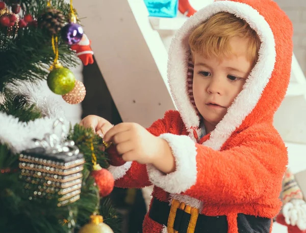 Papai Noel criança decoração árvore de Natal — Fotografia de Stock