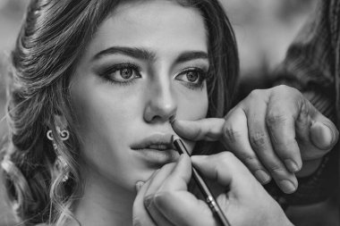 Güzel kız makyaj yapma