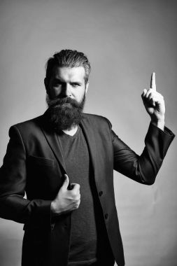 Ceketli sakallı yakışıklı adamı