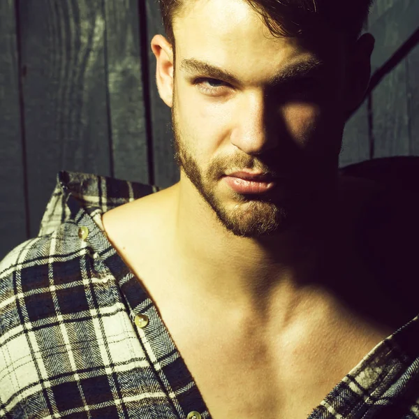 Hombre con camisa a cuadros — Foto de Stock