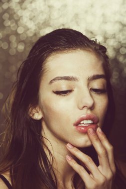 Güzel kız seksi Gül dudaklı