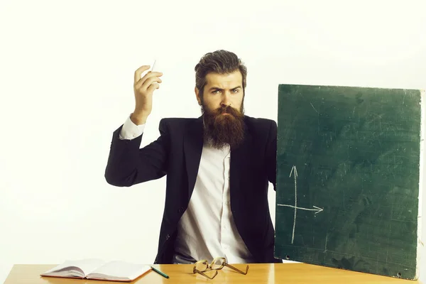 Hombre barbudo profesor gafas con pizarra —  Fotos de Stock