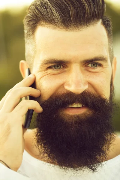 Fechar-se de homem com telefone — Fotografia de Stock