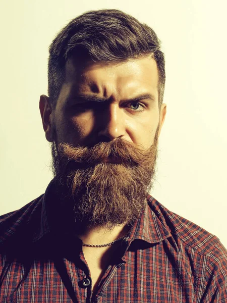 Homem de barba franzido hipster — Fotografia de Stock