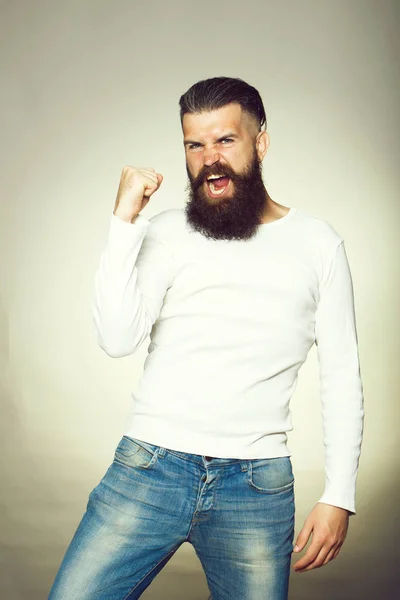 Hombre barbudo con feliz gesto sí —  Fotos de Stock