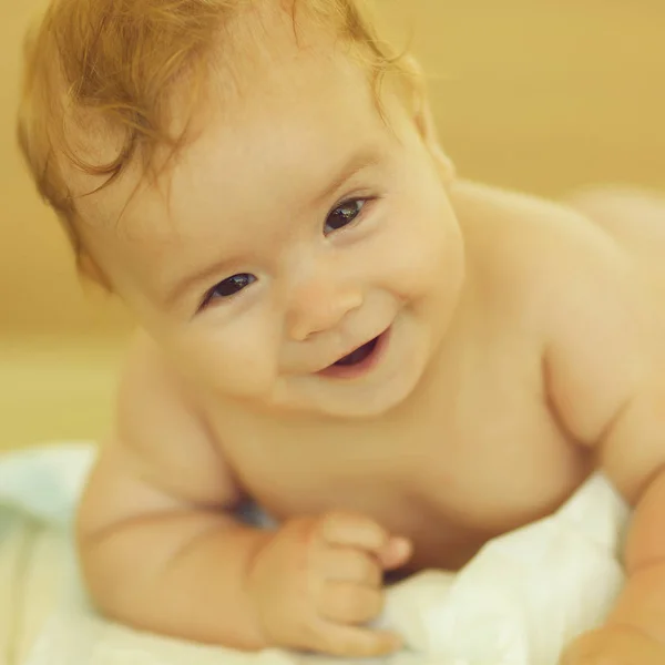 Niño en manta — Foto de Stock