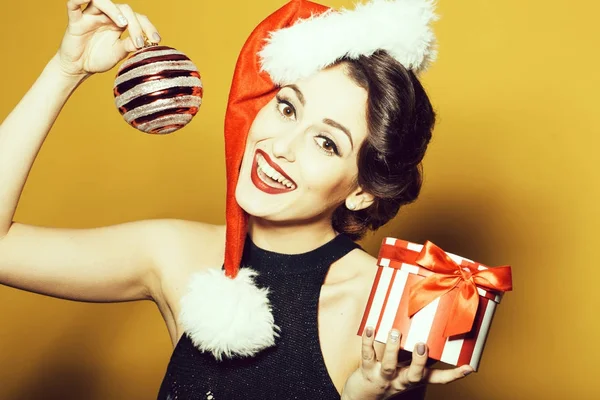 Mujer feliz en tela de Santa —  Fotos de Stock