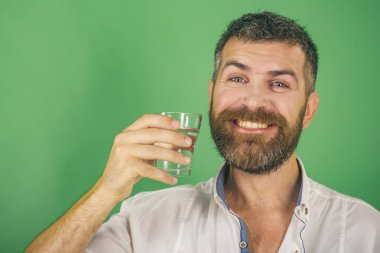 Akşamdan kalma ve susuzluk.