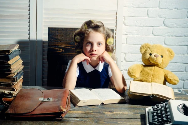 Eğitim ve çocukluk.