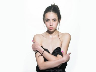 Kadın hiçbir makyaj yüz ve çıplak omuz