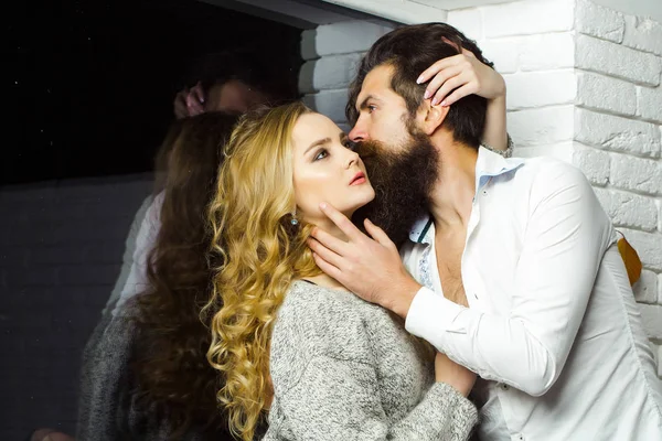 Pencere, aşık Çift