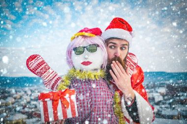 El ile ağız kapsayan şok santa adam