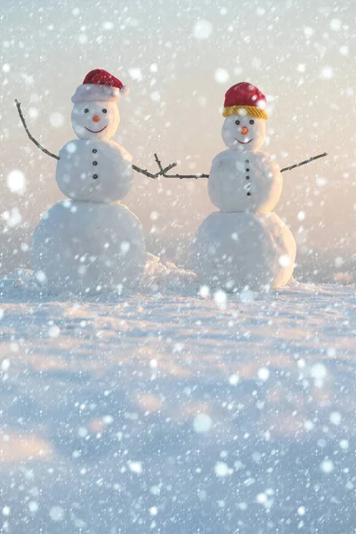 Bonhomme de neige couple extérieur . — Photo