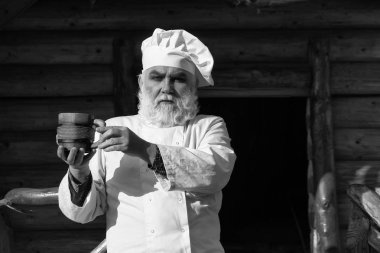 Sakallı cook ile ahşap Kupası