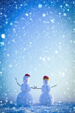 Noel kardan adam kaç santa claus şapka kış içinde