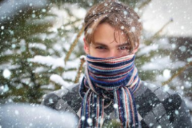 Eşarp ile maço ısınma yüz