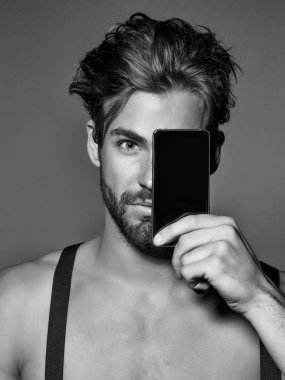 yakışıklı erkek ile smartphone