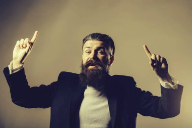 Ceketli sakallı yakışıklı adamı