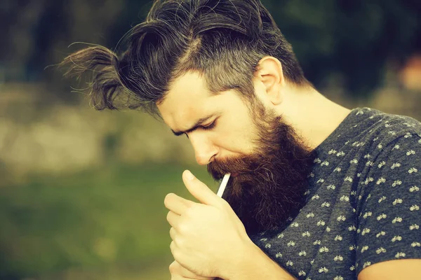 Bearded man smoking cigarette outdoor — Stock Photo, Image