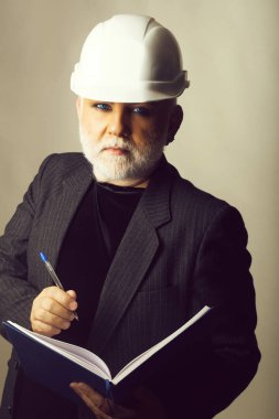 Baret Not Defteri ile adam
