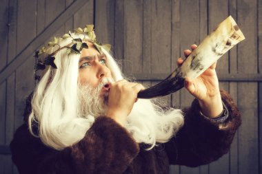 Boynuz olan Zeus adam