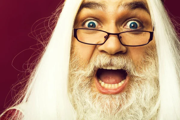 Starý vousatý muž v brýlích — Stock fotografie
