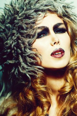 Glamour kadın şapkalı