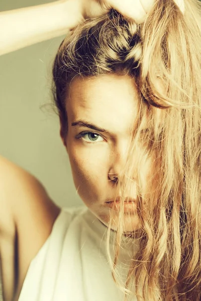 Sexy young girl in white shihrt — Stock Photo, Image