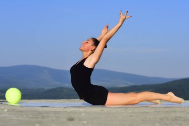 Esneklik akrobasi ve fitness sağlık.