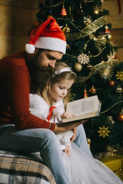 Yeni yıl küçük kız ve erkek, peri masalı.