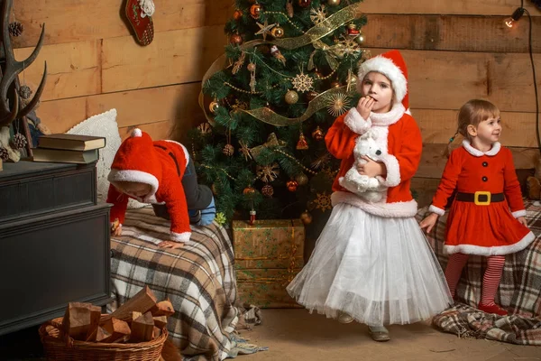 Noel ağacı, Noel Baba çocuk. — Stok fotoğraf