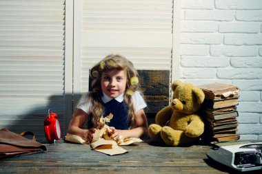 Eğitim ve çocukluk.