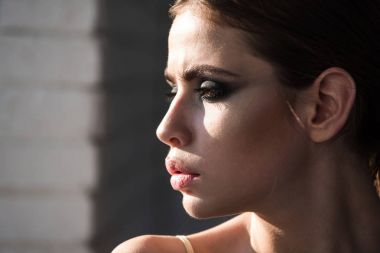 Kız makyaj göz farı Vakfı ile