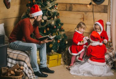 Noel Baba çocuk ve sakallı adam, Noel ağacı.