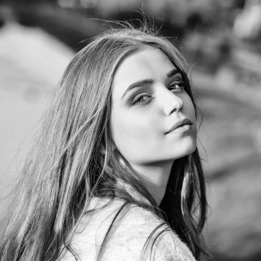 Güneşli güzel kız