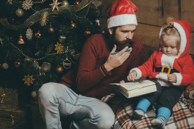 Yeni yıl küçük çocuk ve adam, peri masalı.