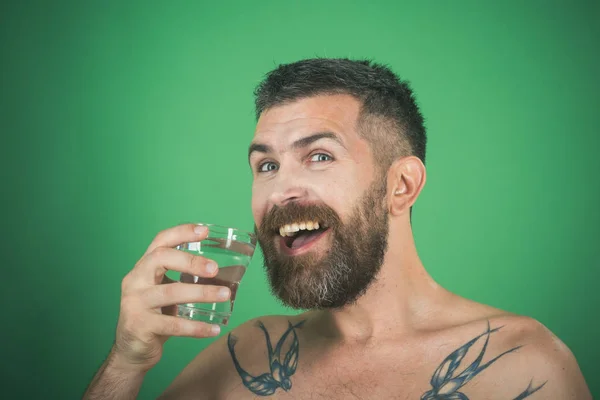 Happy hipster drink clean healthy water, refreshing. — Stock Photo, Image