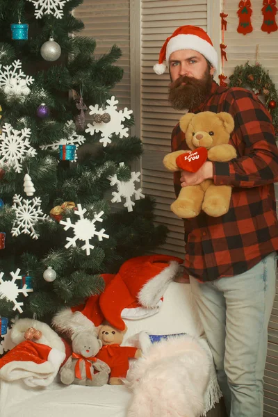 Noel Baba adam hediye ve dekorasyon. — Stok fotoğraf